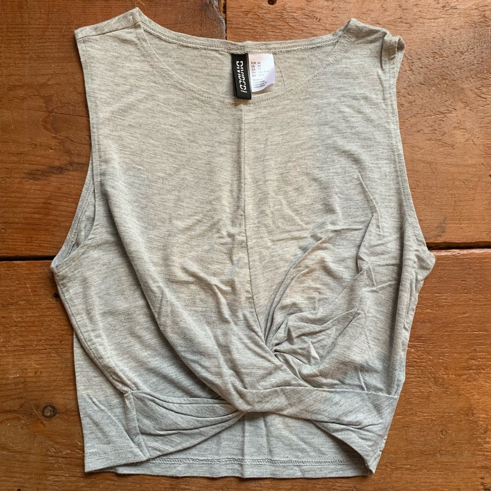 ⭐️ Host Pick! ⭐️ H&M Twist-Front Crop Top